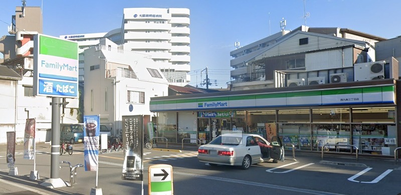 コンビニ　ファミリーマート 西九条三丁目店（コンビニ）まで388m