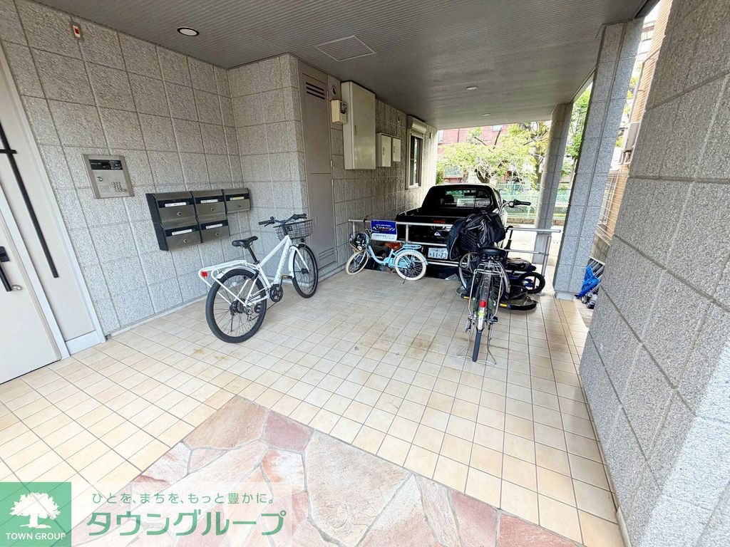 ロビー　駐車場