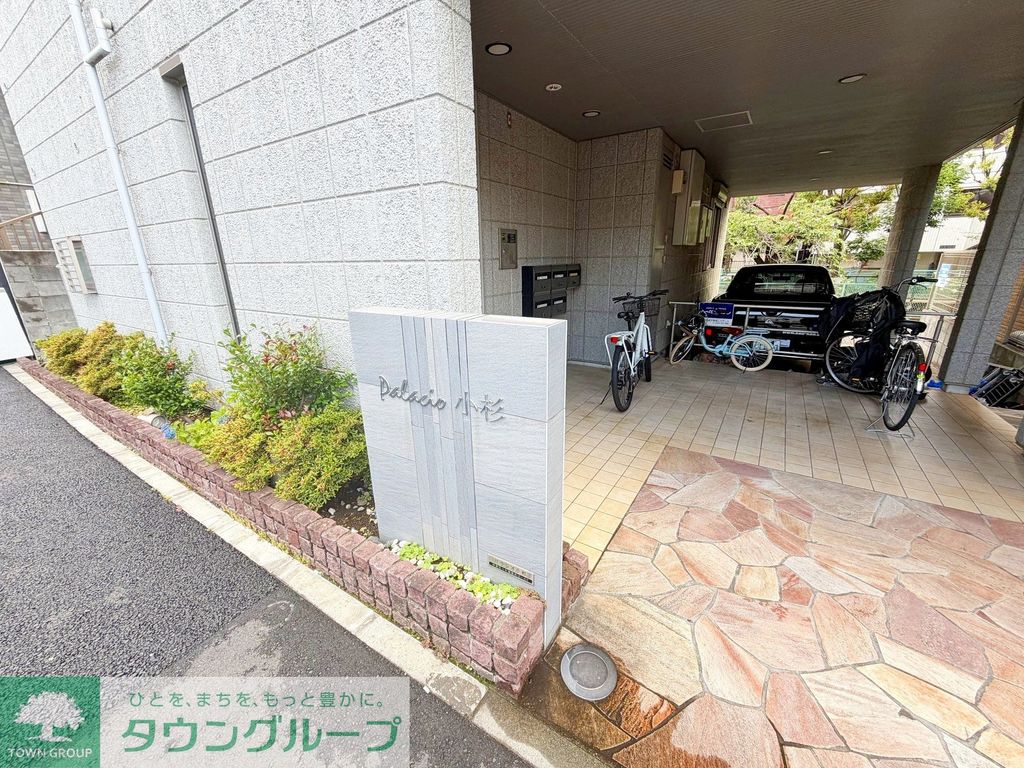 エントランス　駐車場