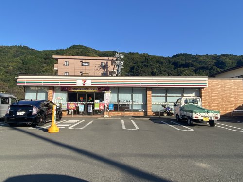 コンビニ　セブンイレブン 静岡瀬名6丁目店（コンビニ）まで388m