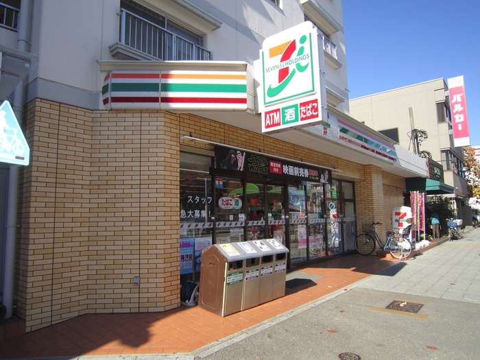 コンビニ　セブンイレブン（コンビニ）まで131m