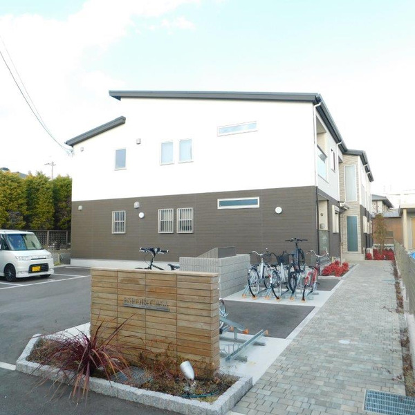 建物外観　オートロックで外部の人間が簡単に出入りできないため安心です。