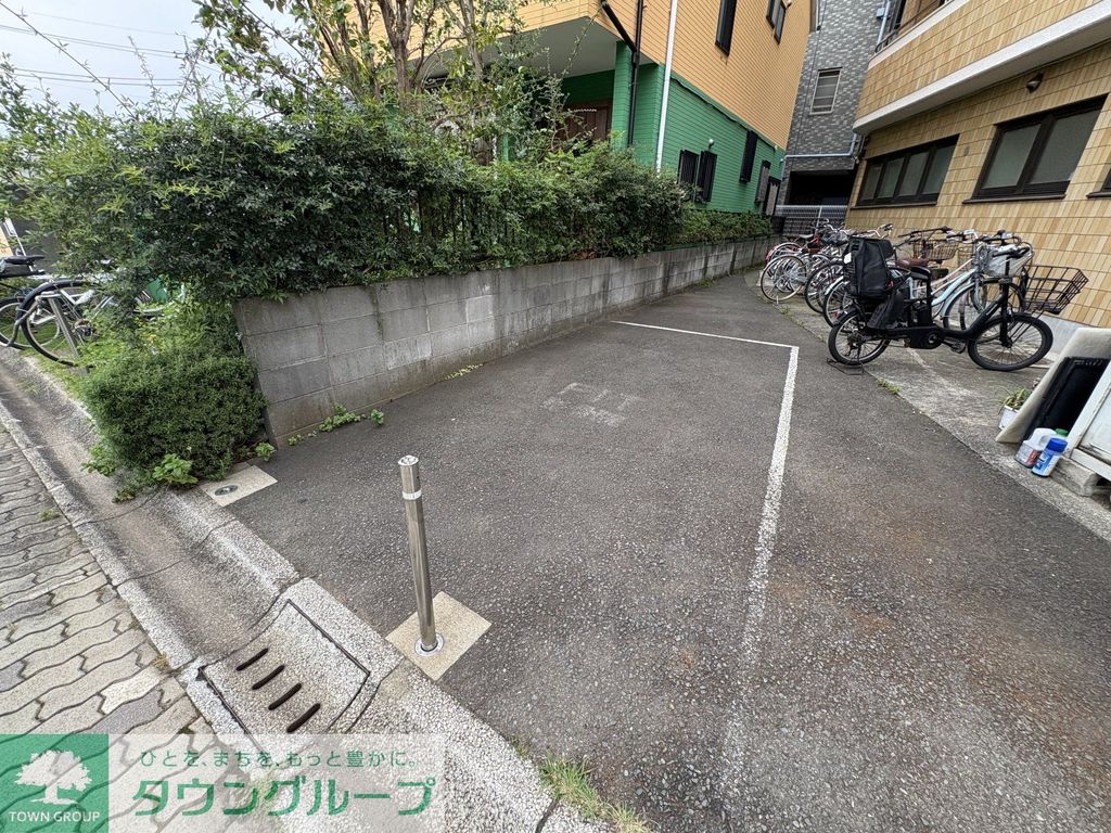 駐車場　庭