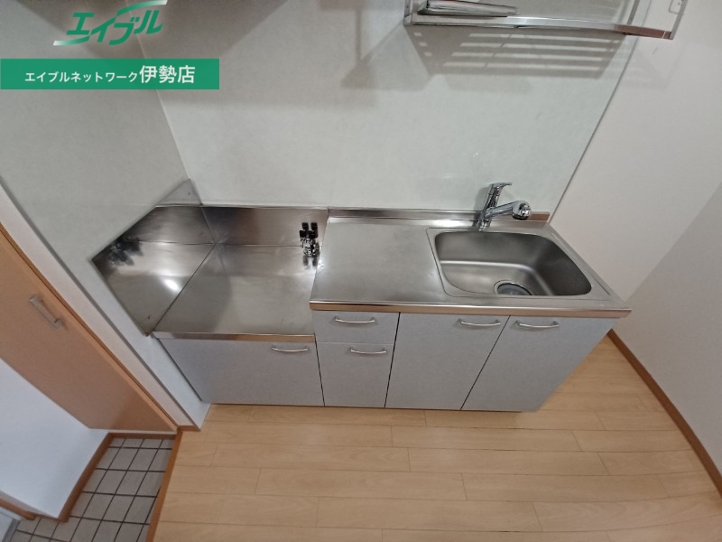 キッチン　別部屋参考写真です