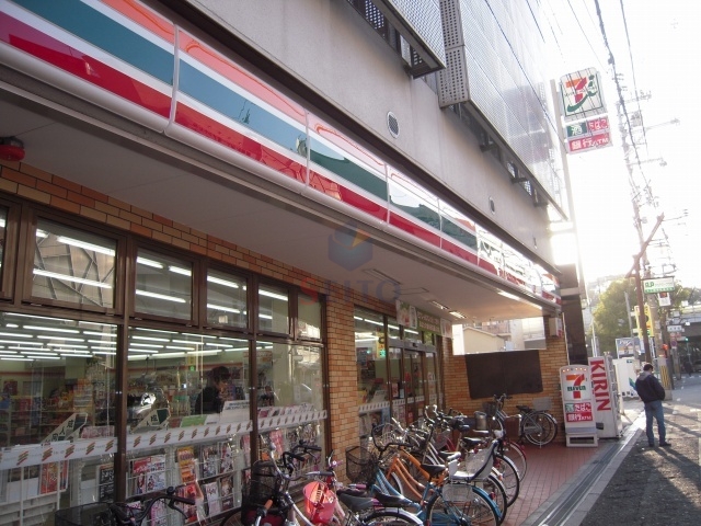 コンビニ　セブンイレブン十三駅東口店（コンビニ）まで106m