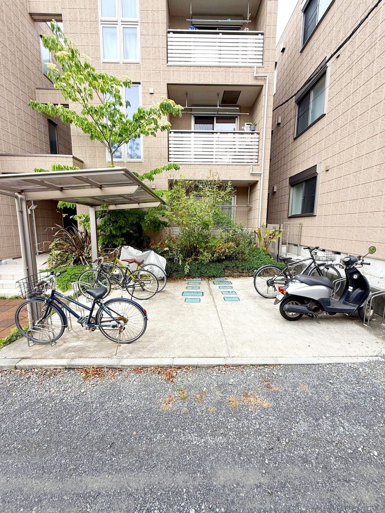 駐車場　エントランス