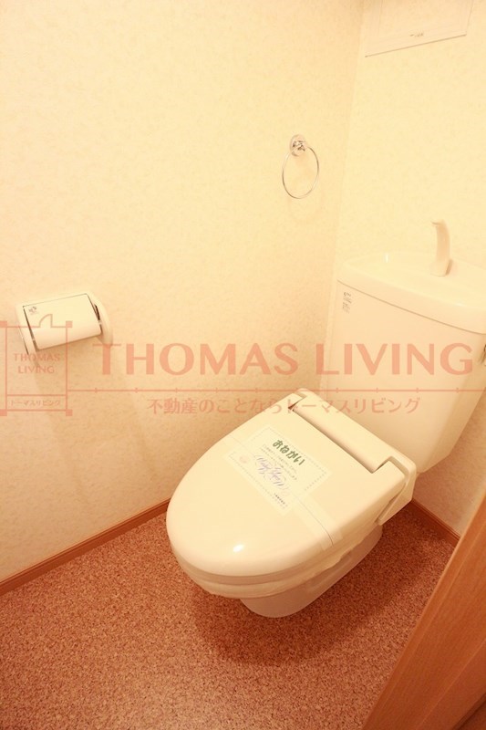 トイレ　ゆっくりとした広さのトイレです。写真は同型物件です。