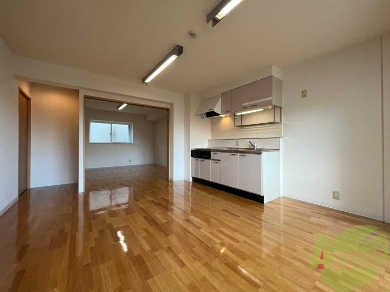 居室・リビング　明るいお部屋は気持ちよく過ごせそうですね。