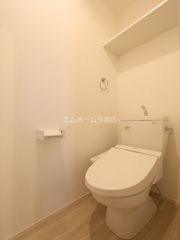 トイレ　温水洗浄暖房便座付トイレ