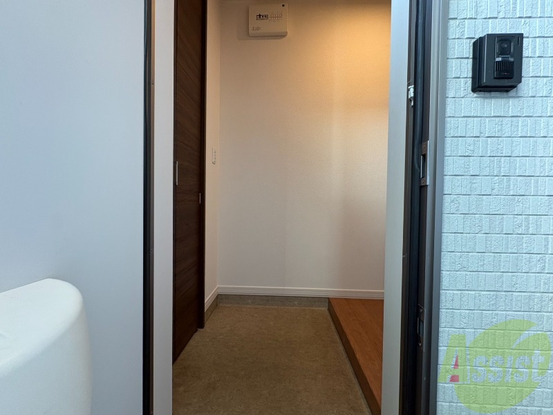 玄関　玄関の様子です。明るい印象ですね。気分もあがりそう。