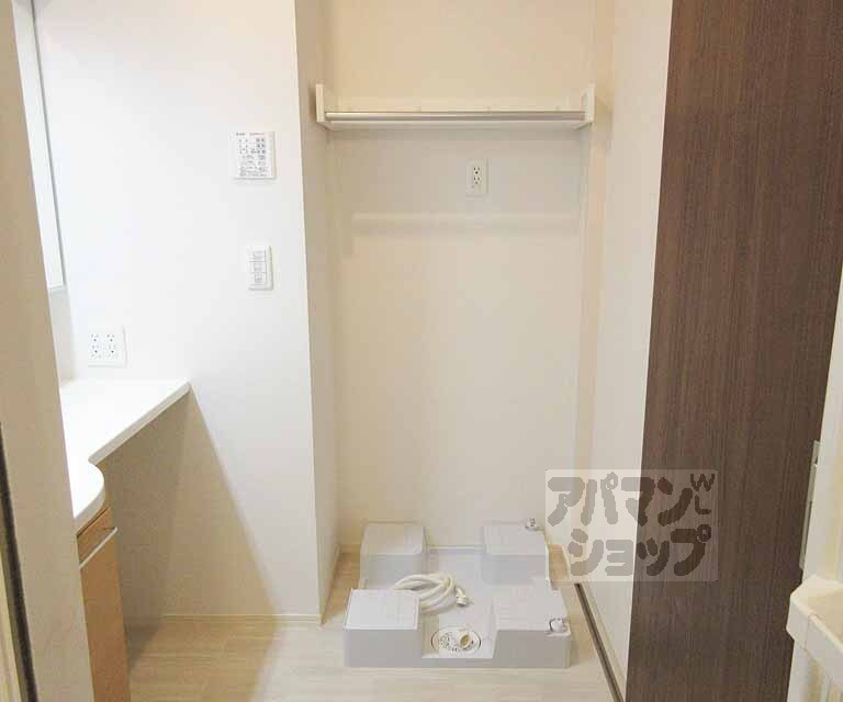 洗面設備　洗濯機はこちらに