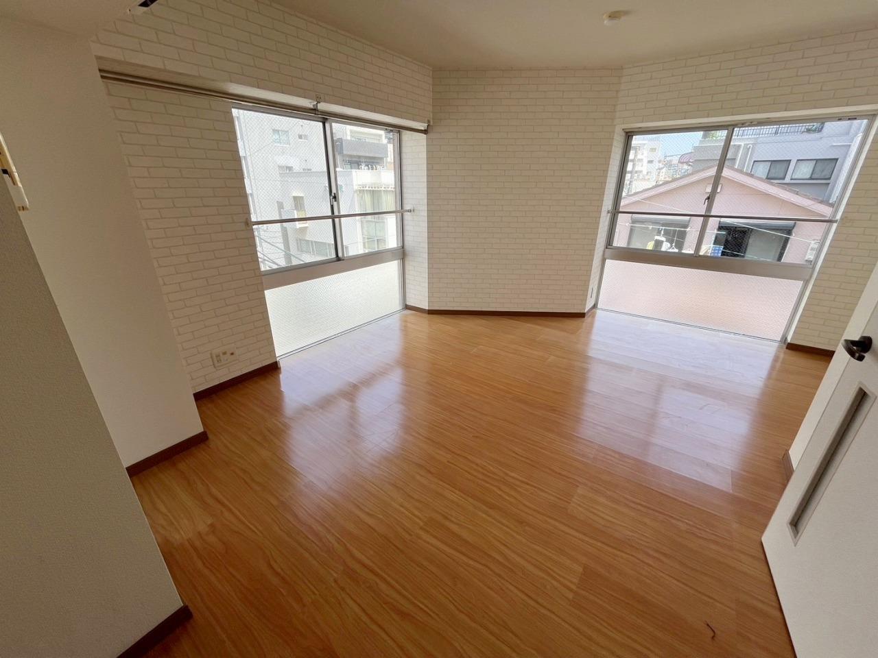 居室・リビング　二面採光の角部屋