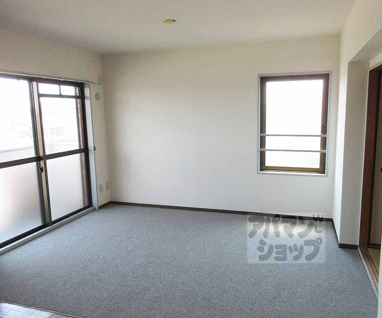 居室・リビング　広々としたお部屋です・