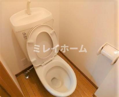 トイレ　同建物内、別のお部屋の参考写真になります。