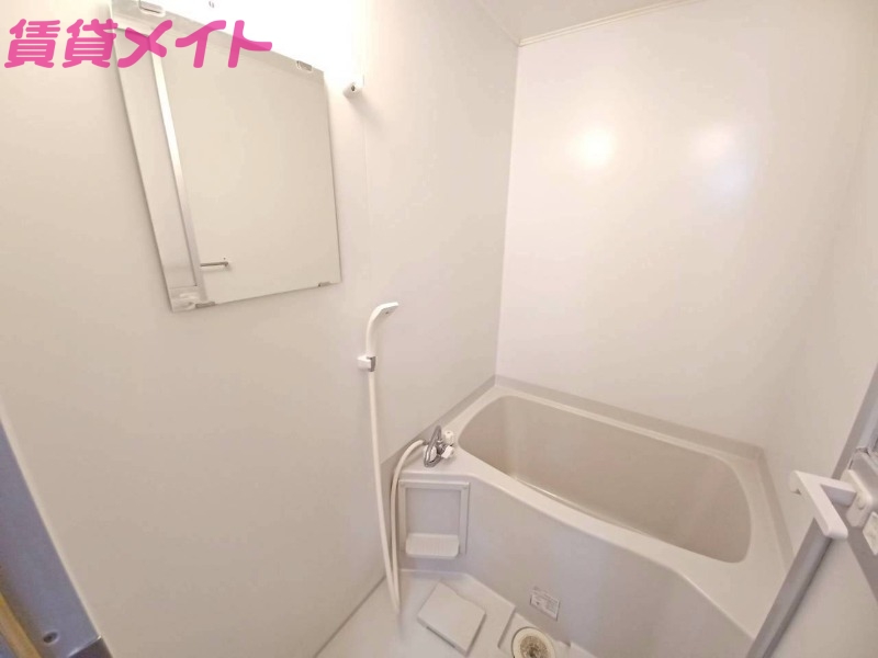 バス・シャワールーム　別部屋反転写真