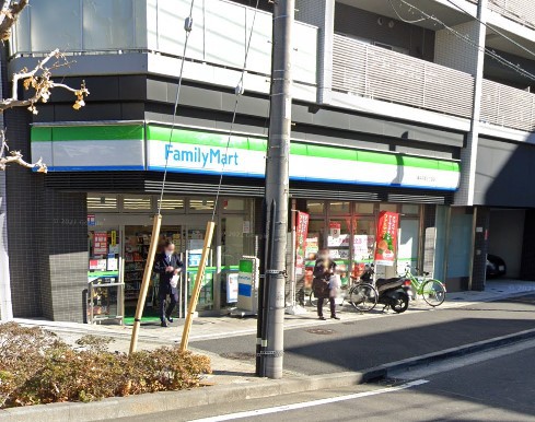 コンビニ　ファミリーマート（コンビニ）まで515m