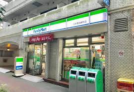 コンビニ　ファミリーマート 日本橋箱崎町店（コンビニ）まで73m