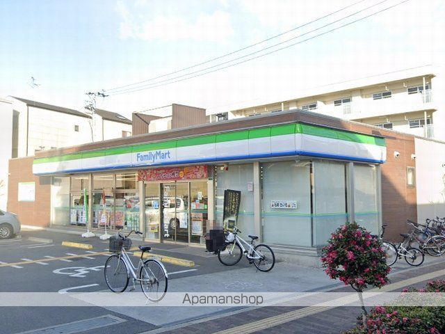 コンビニ　ファミリーマート（コンビニ）まで617m