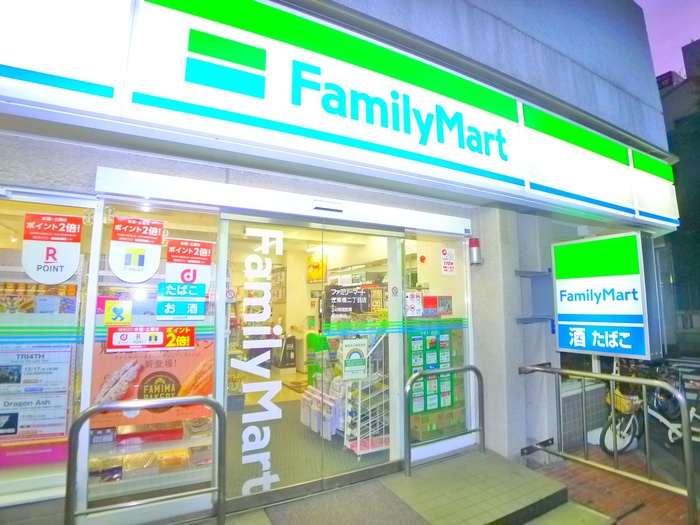 コンビニ　ファミリーマート（コンビニ）まで160m