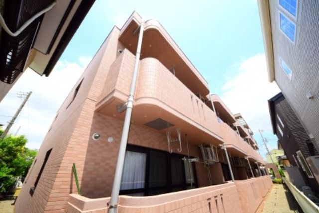 建物外観　★設備充実で毎日に生活も快適♪★