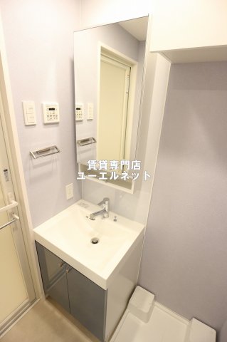洗面設備　清潔感ある独立洗面台で毎日気持ちよく♪