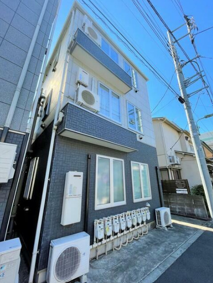 建物外観　ネット無料。ネット無料なら月々実質4000円程度のコストがか
