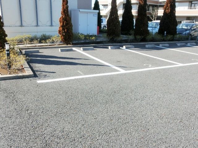 駐車場　敷地内に駐車場があります。
