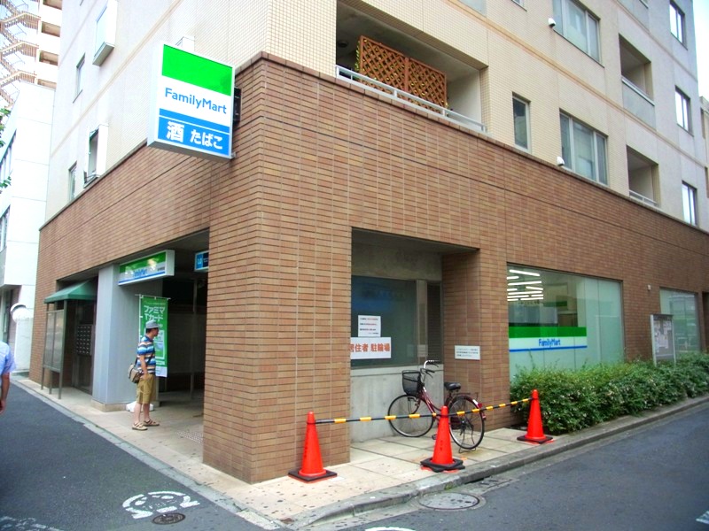 コンビニ　ファミリーマート新中野駅前店（コンビニ）まで245m