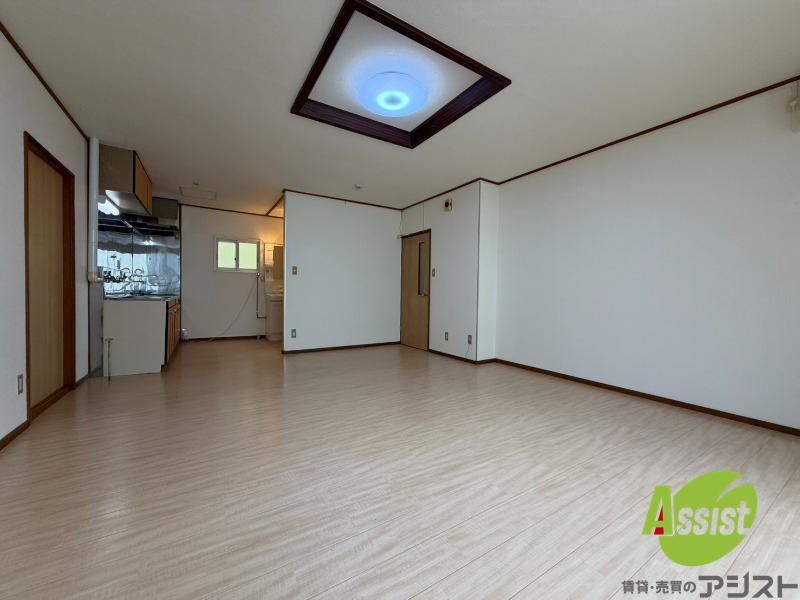 居室・リビング　広くてキレイなお部屋が広がっていて、充実した生活が送れそう。