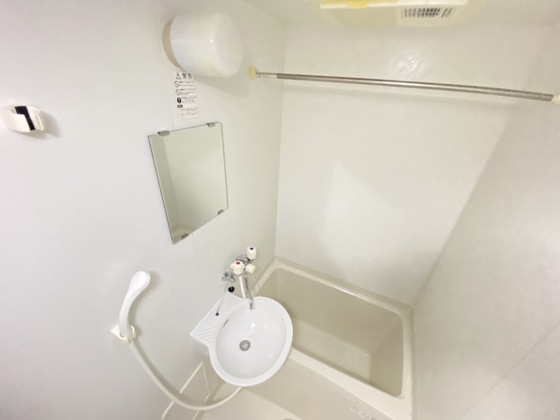 バス・シャワールーム　※別部屋の写真です