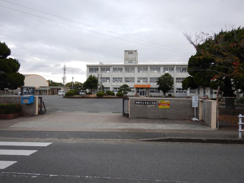小学校　西脇市立重春小学校（小学校）まで1026m