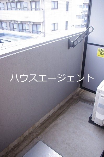 バルコニー　南側バルコニーにはお洗濯も干せますね。※別号室