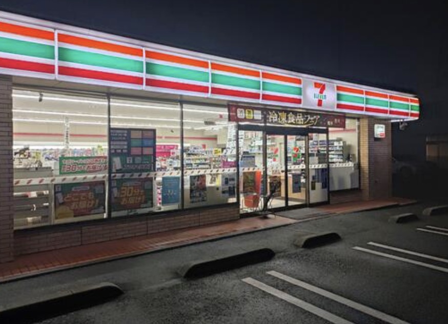 コンビニ　セブンイレブン深大寺店（コンビニ）まで272m