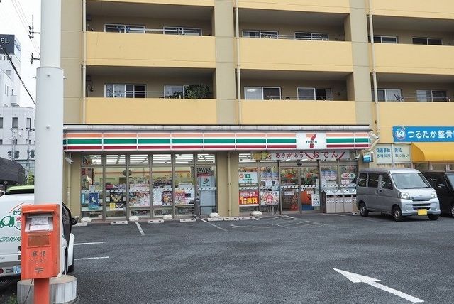 コンビニ　セブンイレブン（コンビニ）まで300m