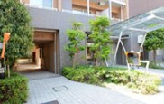 エントランス　落ち着いたエントランスです