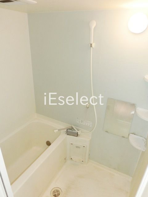 バス・シャワールーム　キレイなバスルーム。
