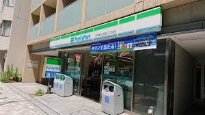 コンビニ　ファミリーマート日本橋人形町三丁目店（コンビニ）まで98m