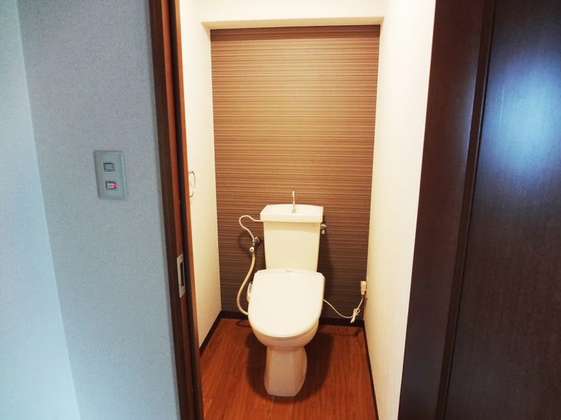 地下鉄烏丸線 今出川駅 徒歩12分 12階建 築37年のトイレ写真