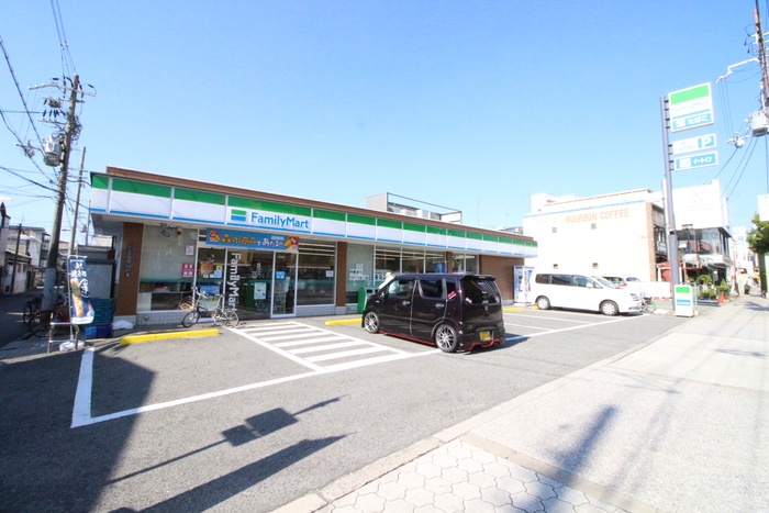 コンビニ　ファミリーマート万代６丁目店（コンビニ）まで350m