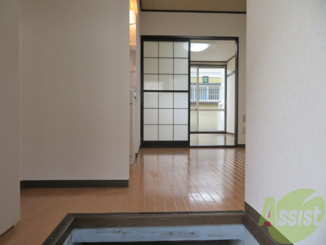 玄関　玄関から見た景色はこちらです。イメージできますか。