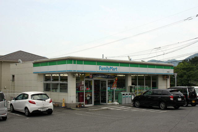 コンビニ　ファミリーマート別府荘園店（コンビニ）まで220m
