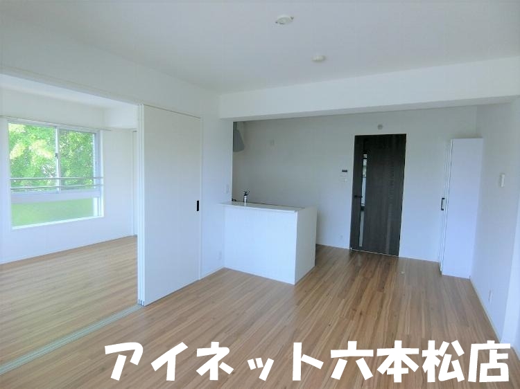 居室・リビング　広々としていいですね。