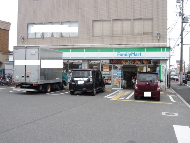 コンビニ　ファミリーマート 小浦忠岡南店（コンビニ）まで175m