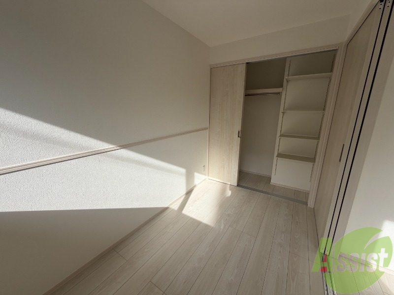 その他部屋・スペース　寝室になりそうな洋室です。シンプルで落ち着きますね。