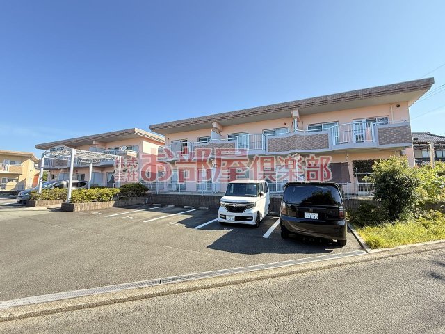 駐車場　駐車場があるので、車を買う予定の方も安心です