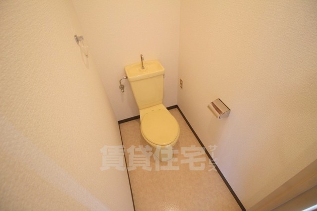 阪急宝塚線 服部天神駅 徒歩30分 4階建 築43年のトイレ写真