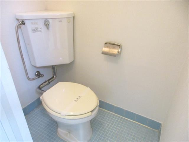 京急本線 弘明寺駅 徒歩15分 4階建 築53年のトイレ写真