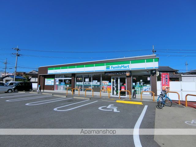 コンビニ　ファミリーマート（コンビニ）まで345m