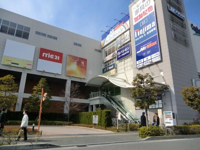 ショッピングセンター　ヴィヴィットスクエア（ショッピングセンター）まで700m