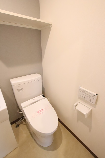 トイレ　温水洗浄機能付きのお手洗いです！
